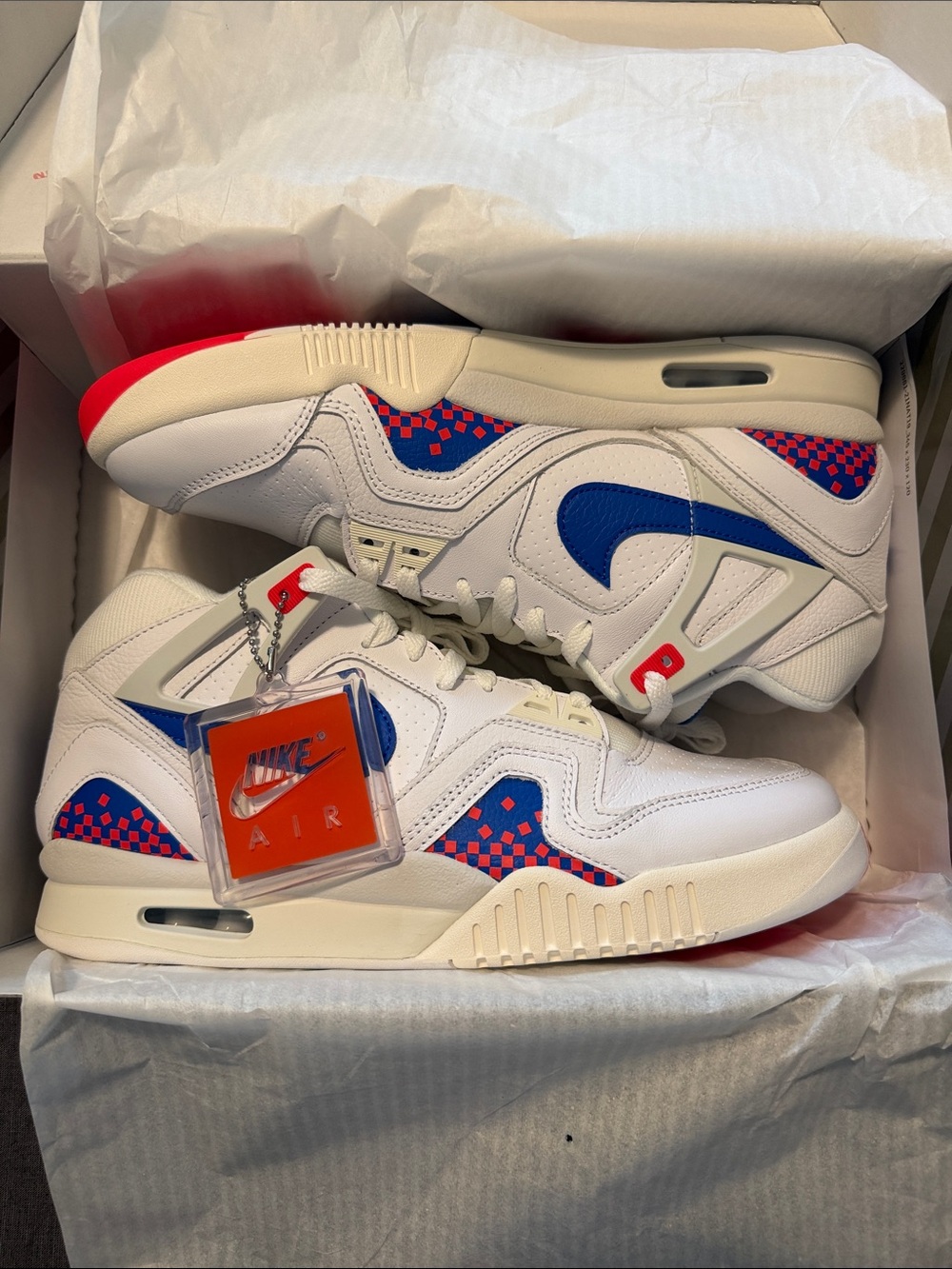 Nike Men’s White / Blue / Red Sneakers